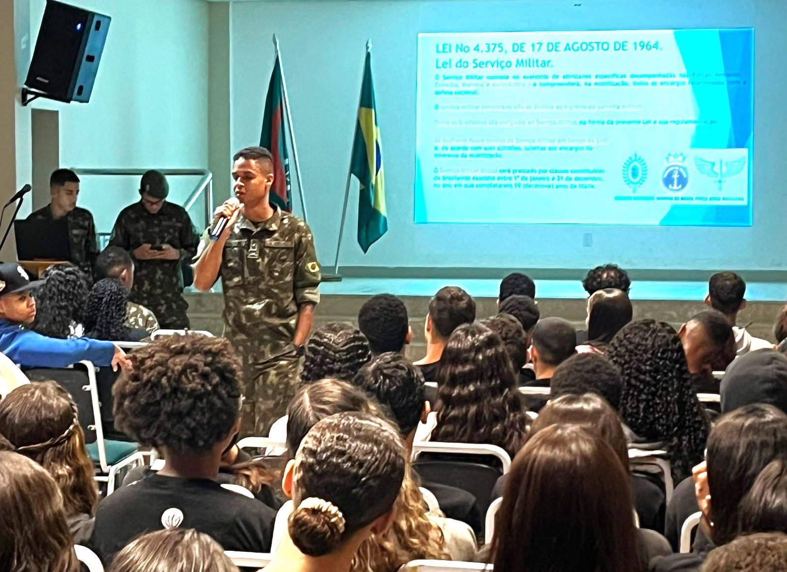 Profissão militar e suas características - Ensino Médio - VR